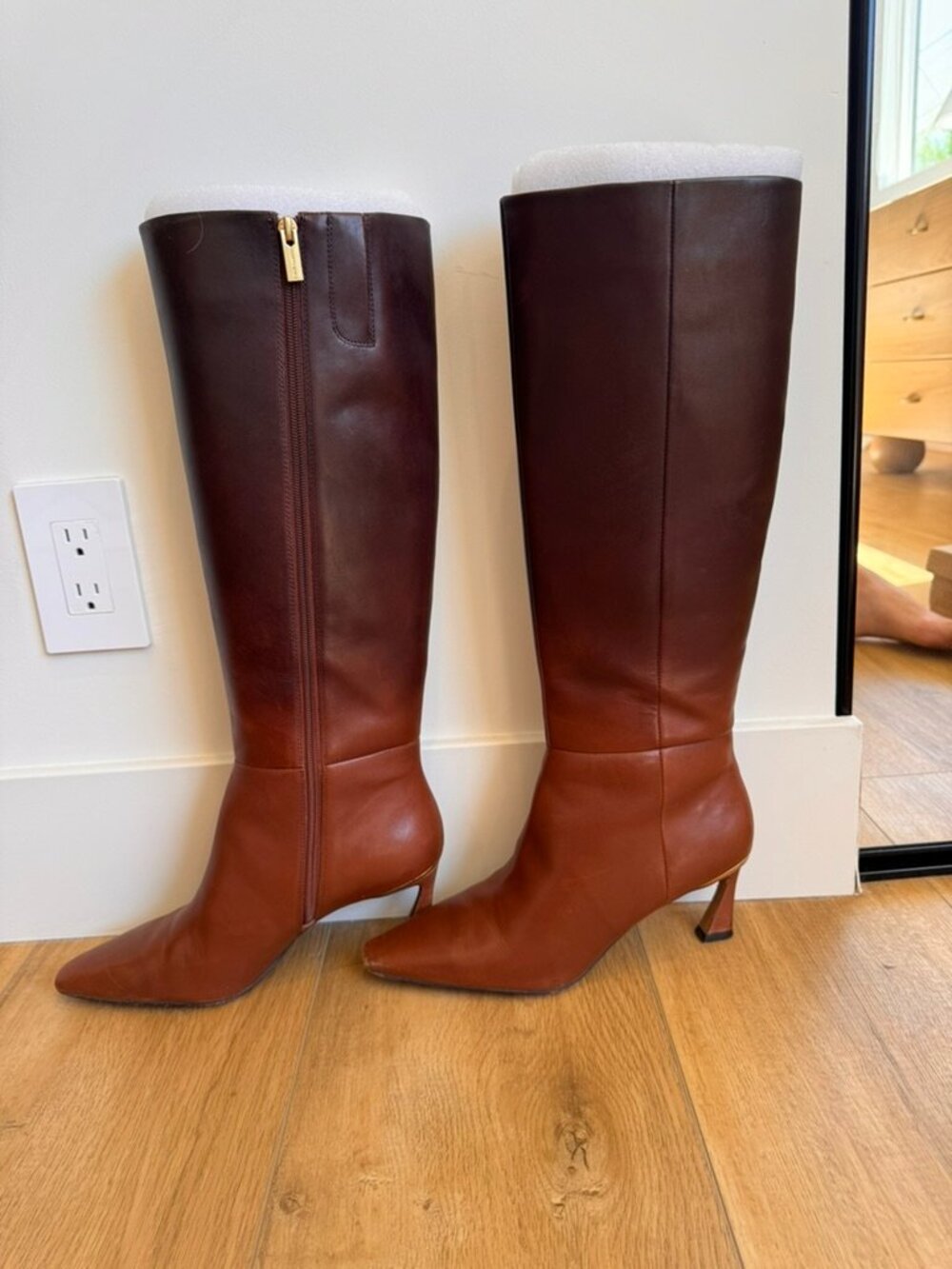 Vince Camuto Knee High Boots - Brown - Ombre - Size 10 - Picture 4 of 7